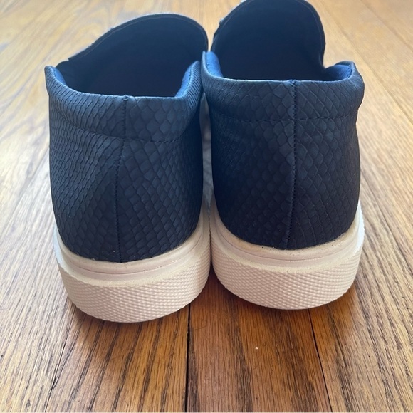 Arizona Slip On Platform Snake Print Navy Sneakers Size 11 NWT - Picture 5 of 6